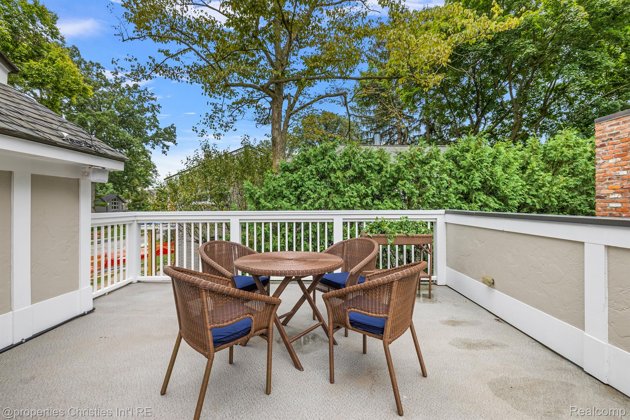 861 WESTWOOD Drive
