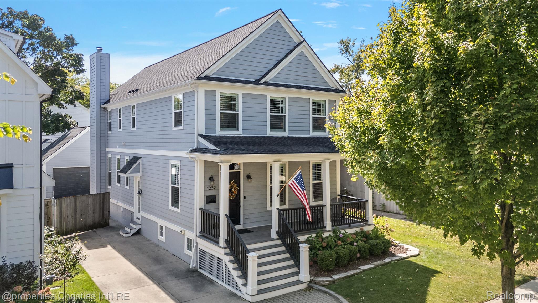 1252 SMITH Avenue