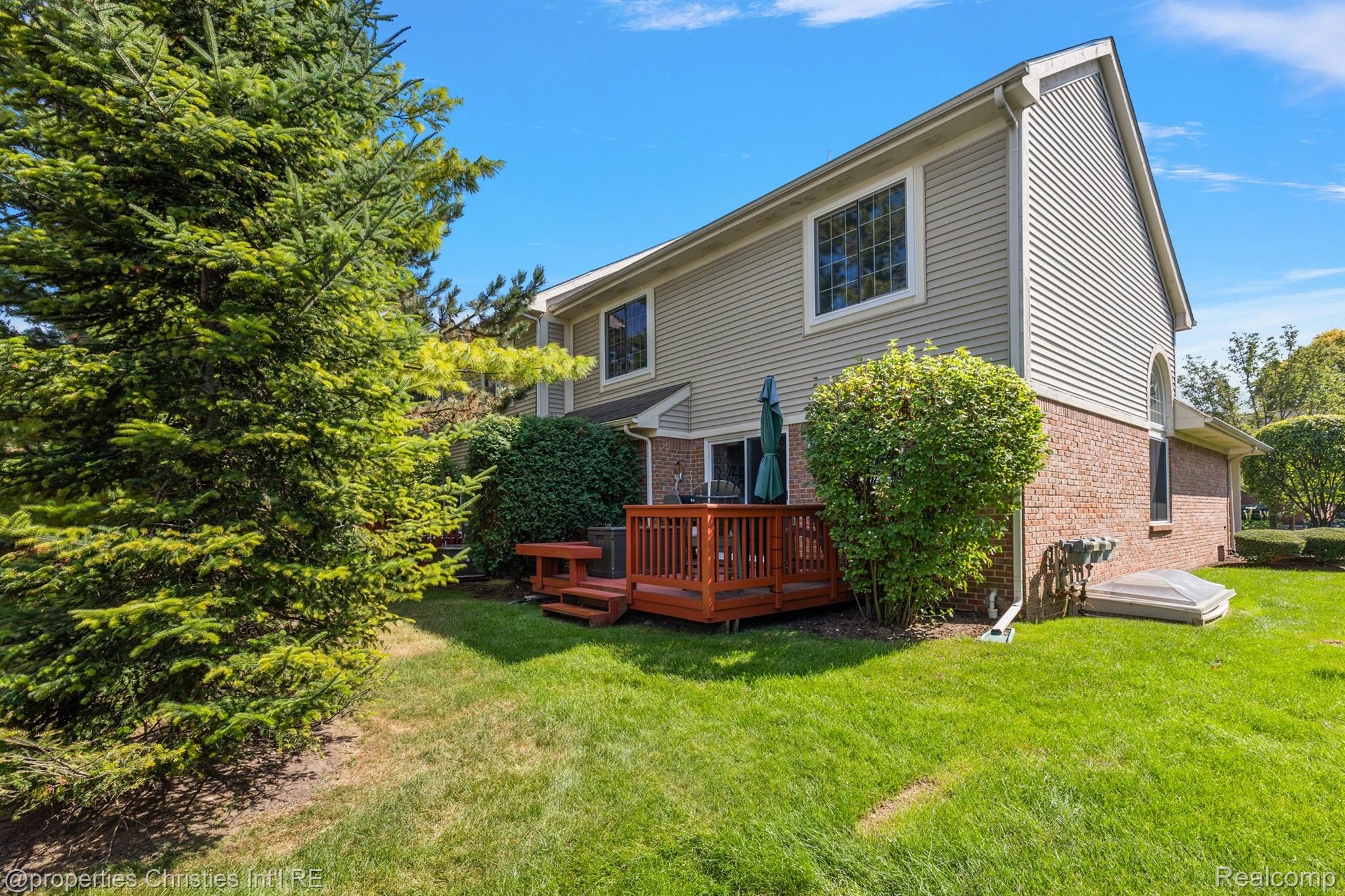 301 JAMES Circle