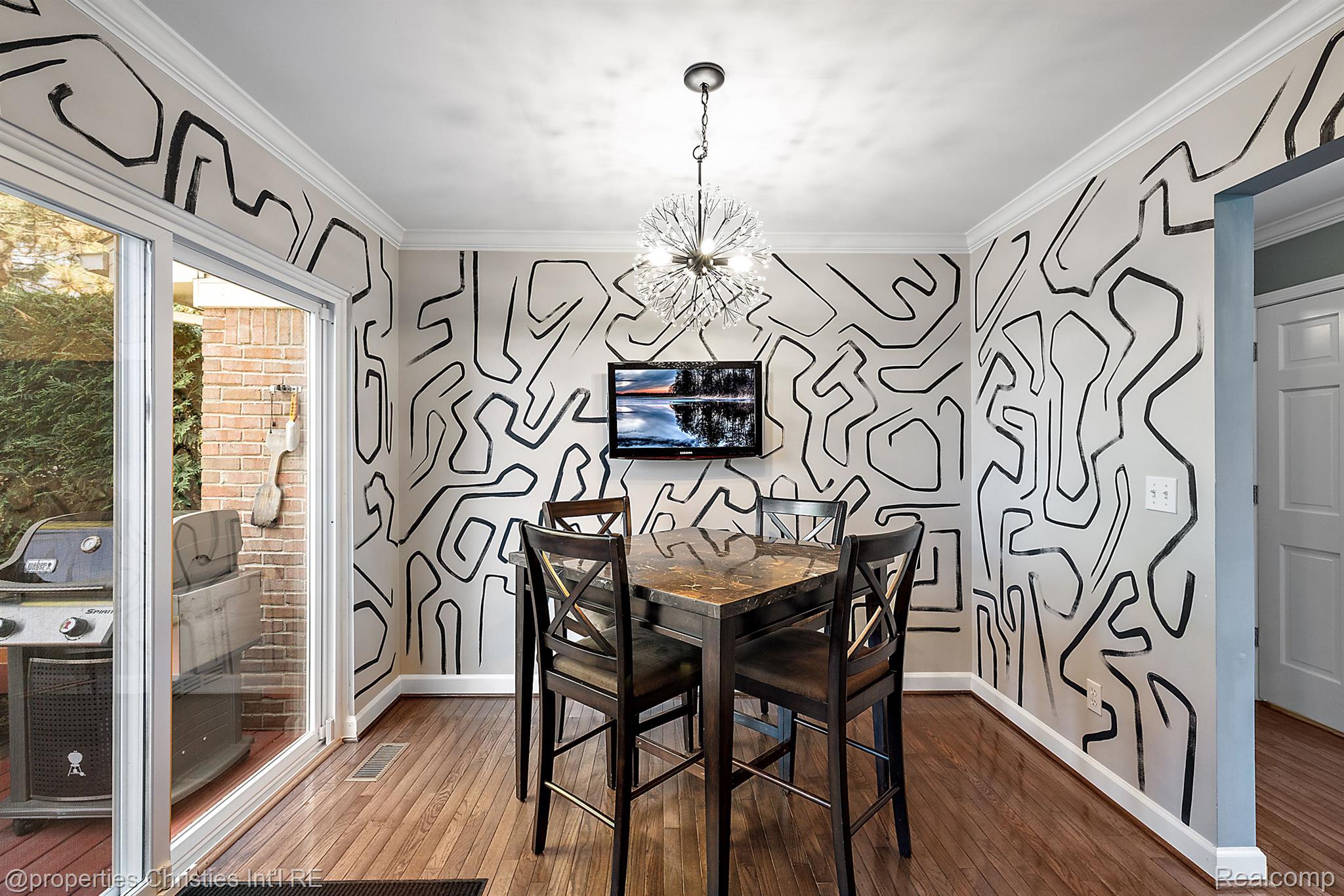 301 JAMES Circle