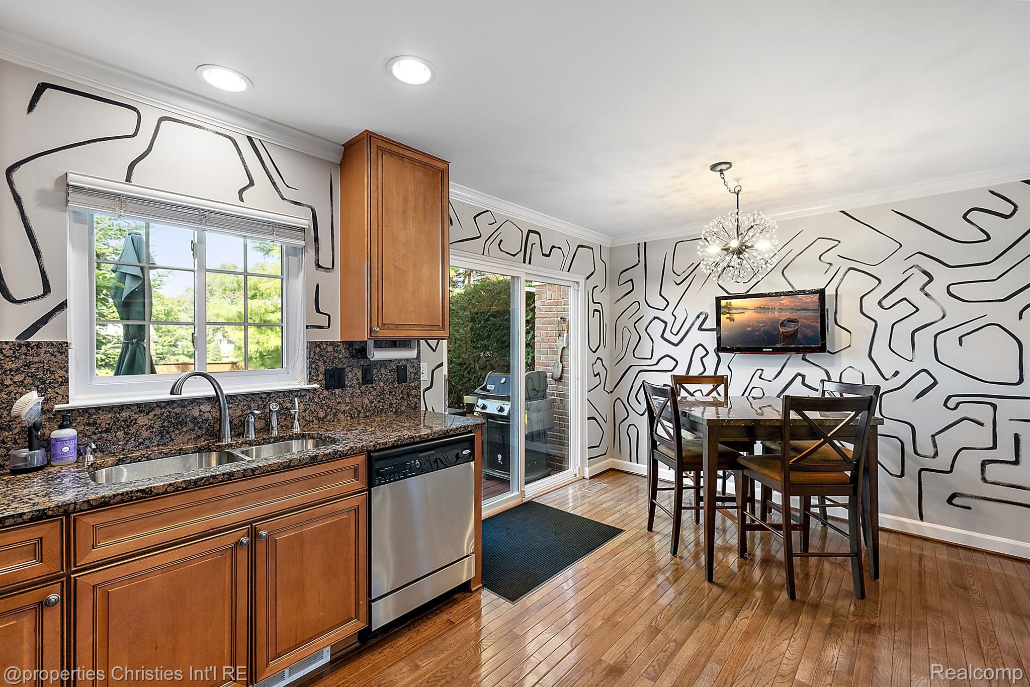 301 JAMES Circle