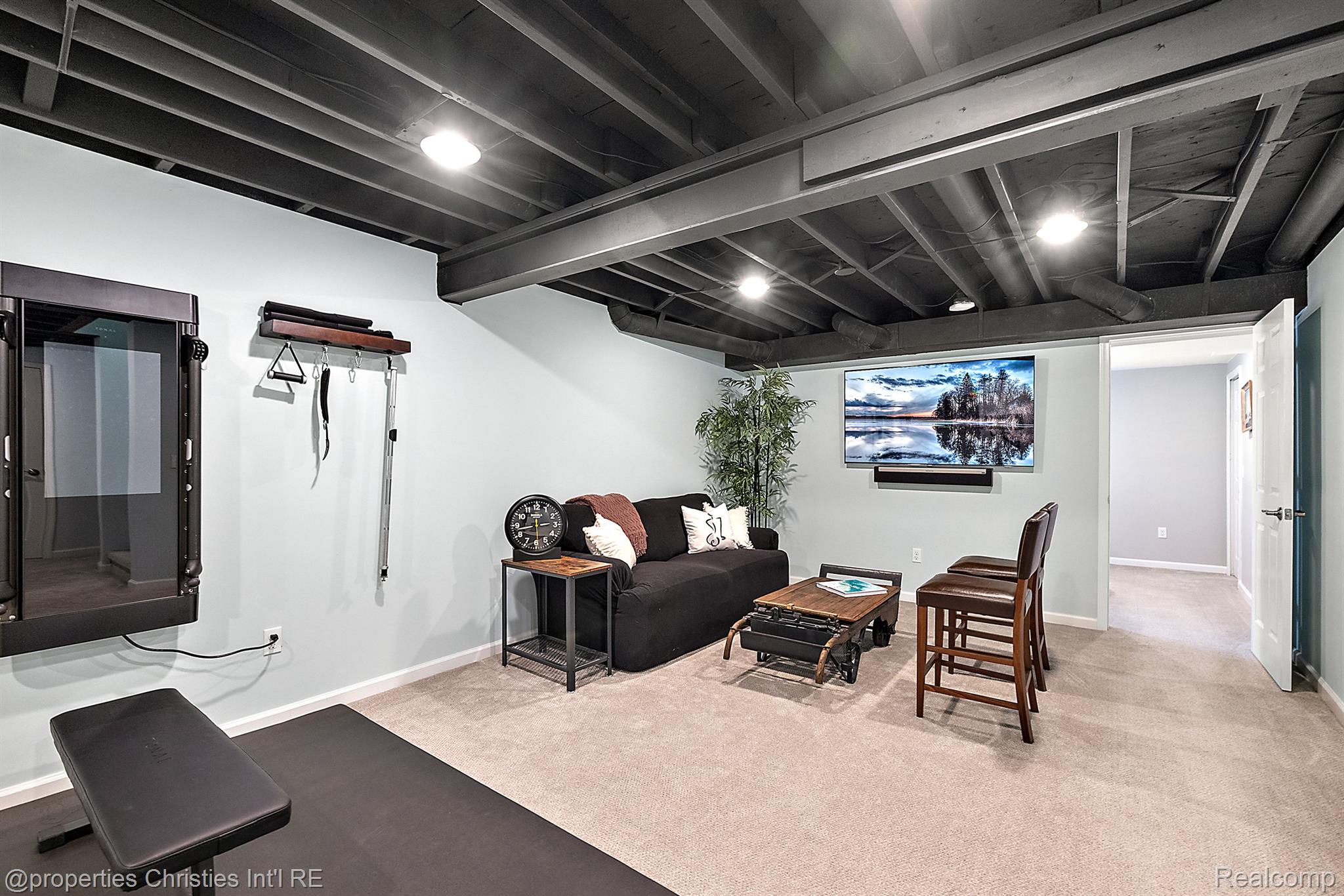 301 JAMES Circle