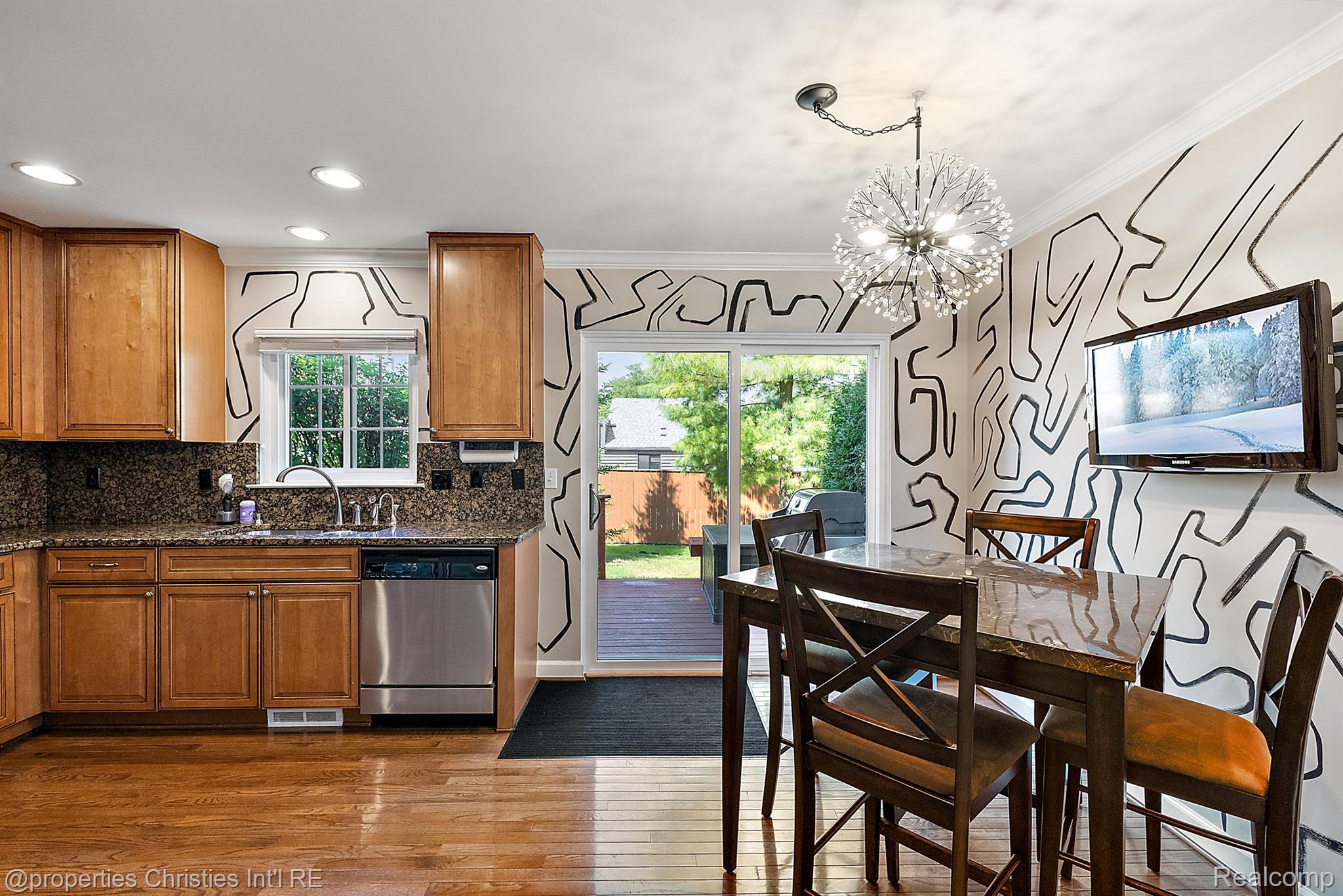301 JAMES Circle