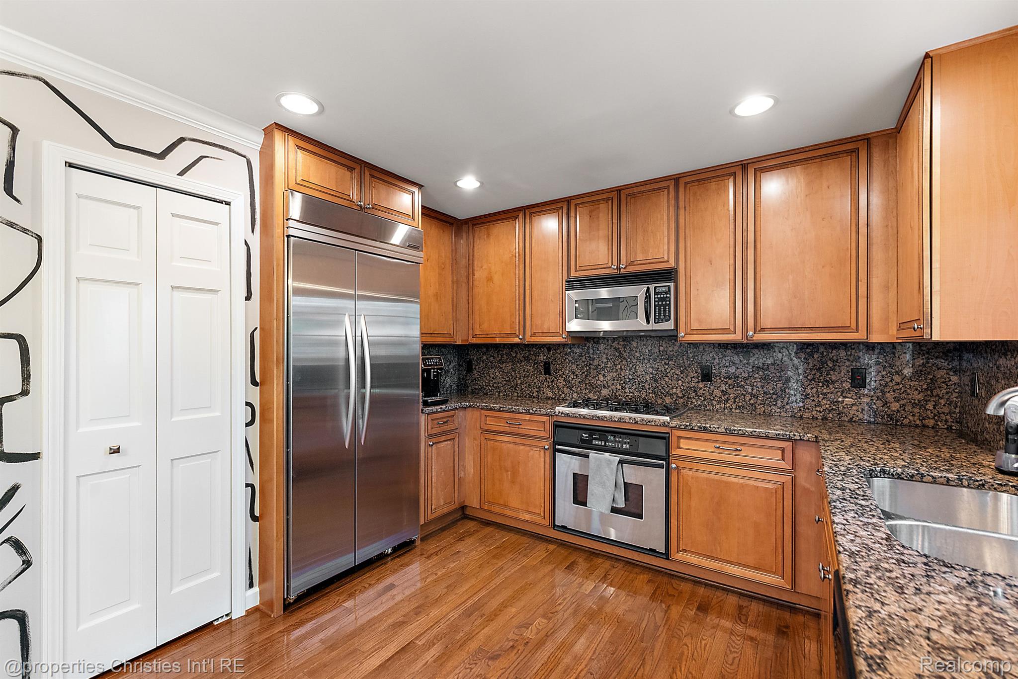 301 JAMES Circle