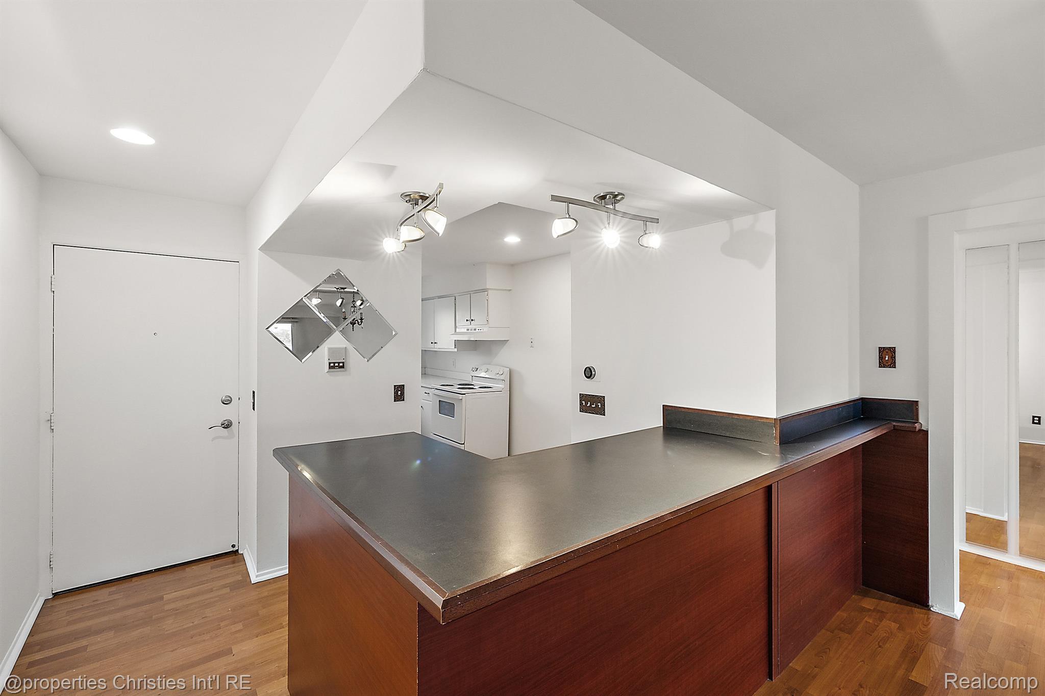 1940 KLINGENSMITH Road 44