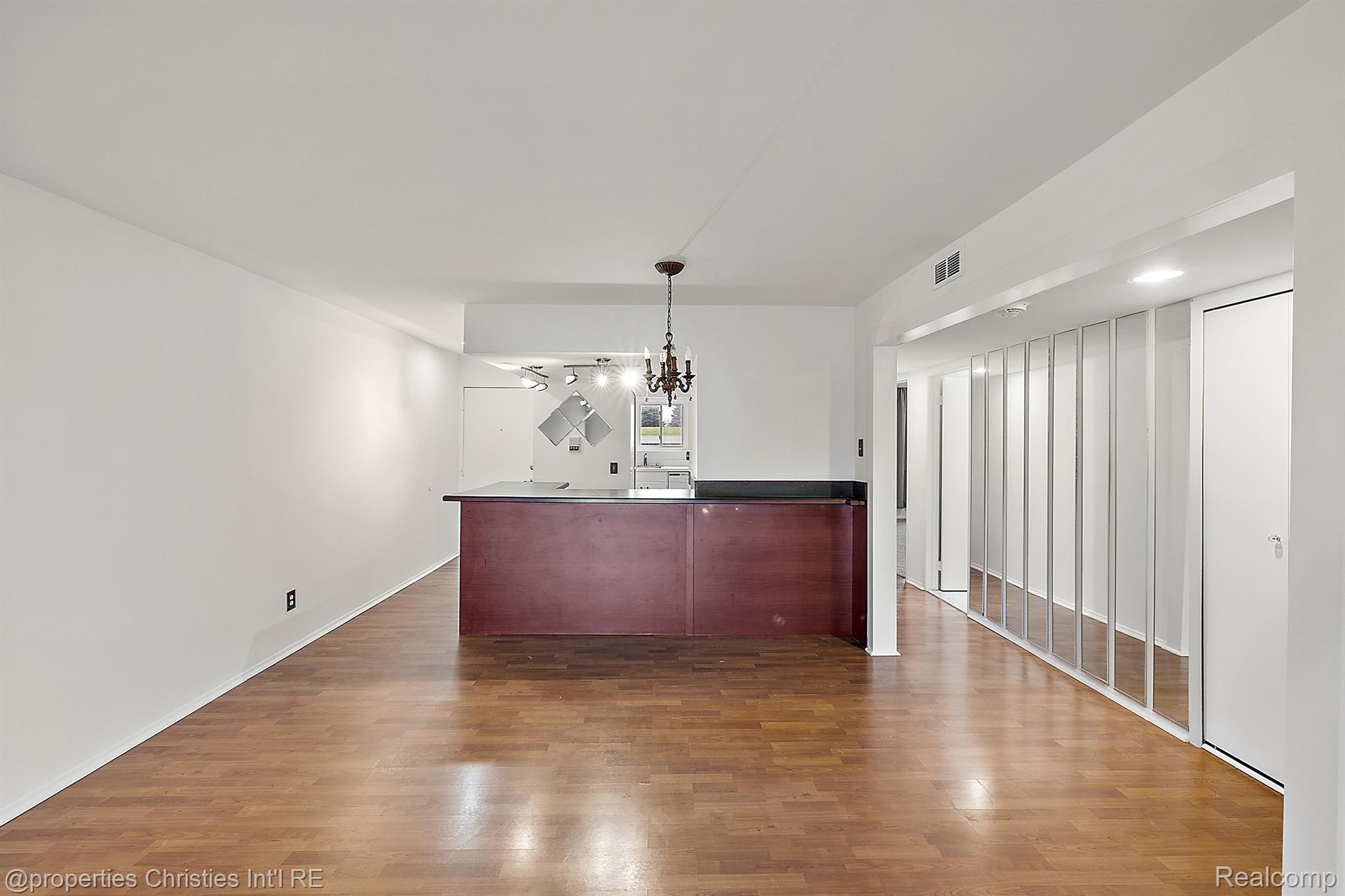 1940 KLINGENSMITH Road 44