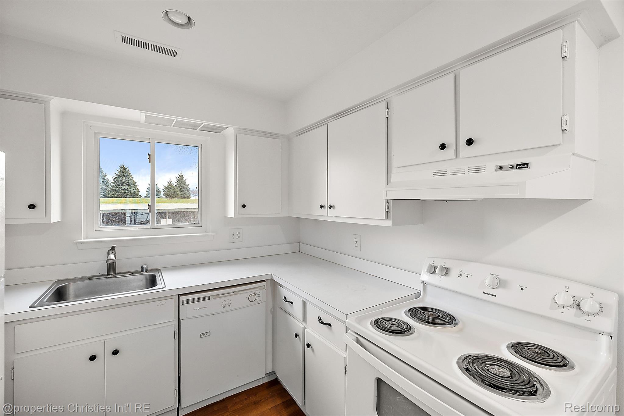1940 KLINGENSMITH Road 44