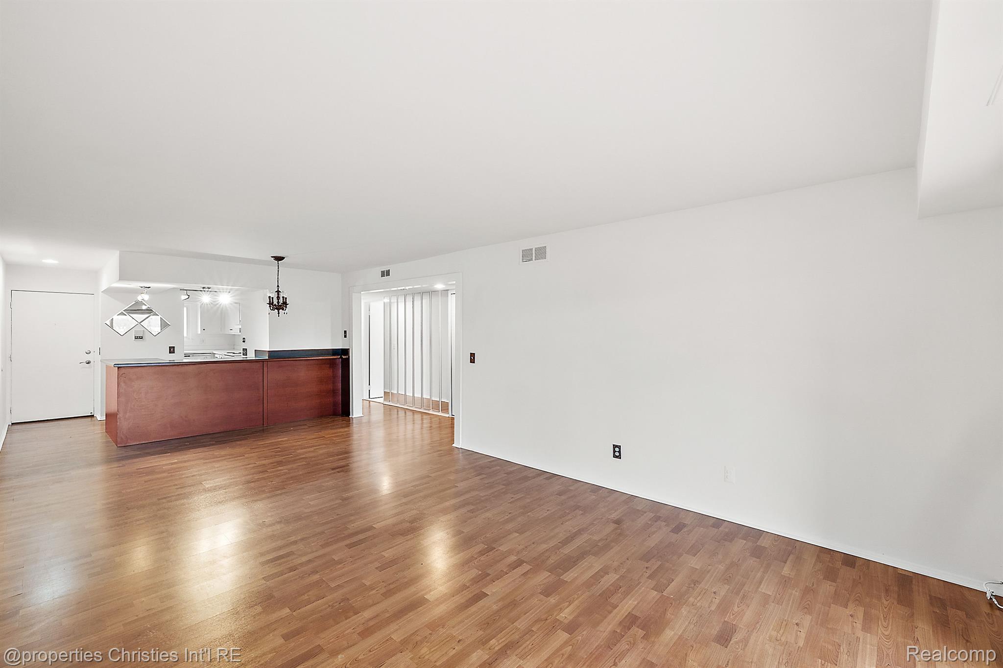 1940 KLINGENSMITH Road 44