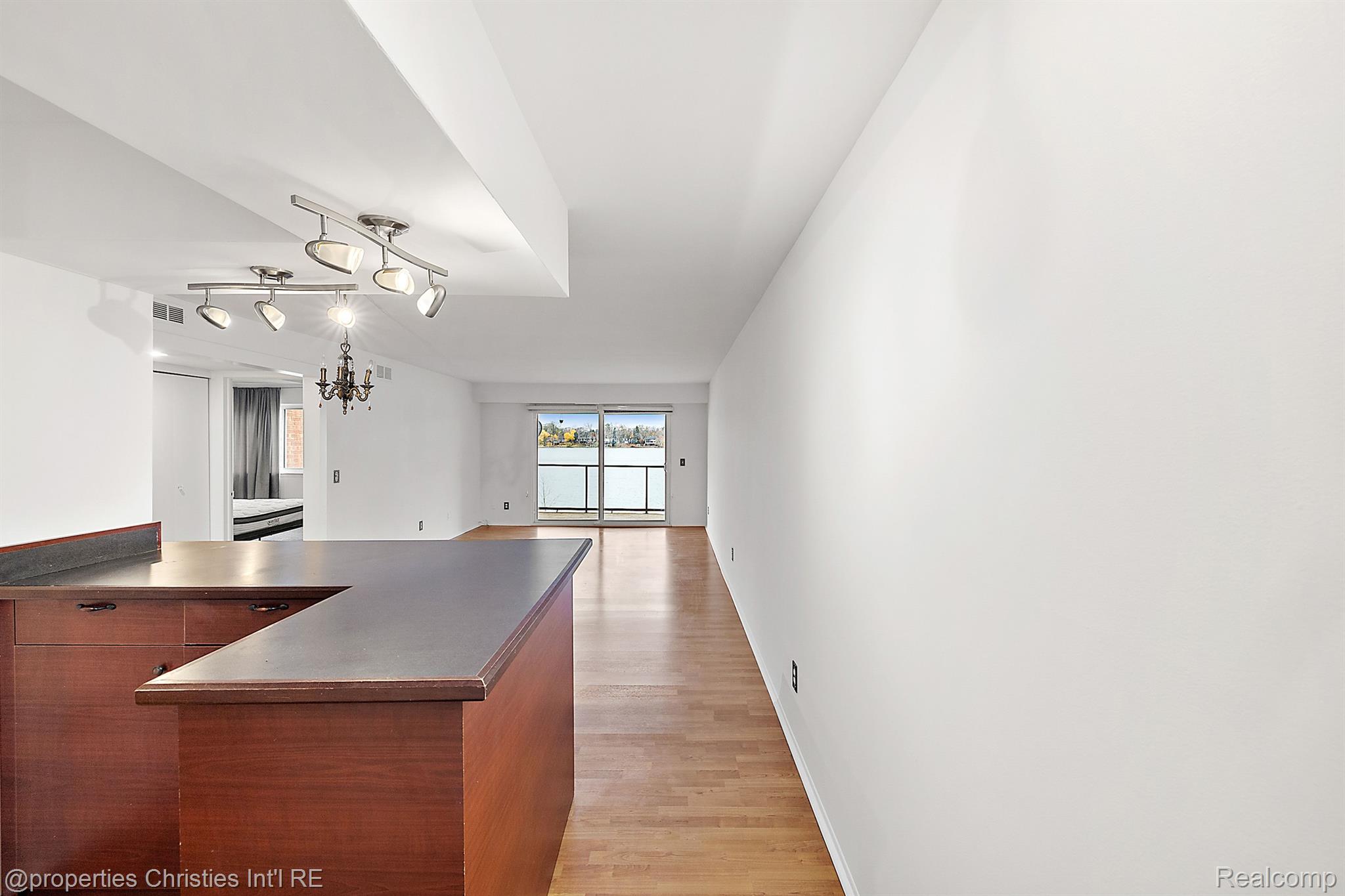 1940 KLINGENSMITH Road 44