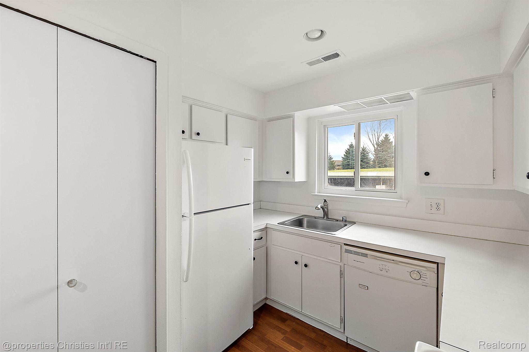 1940 KLINGENSMITH Road 44