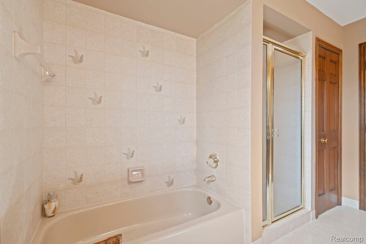 415 W HICKORY GROVE Road