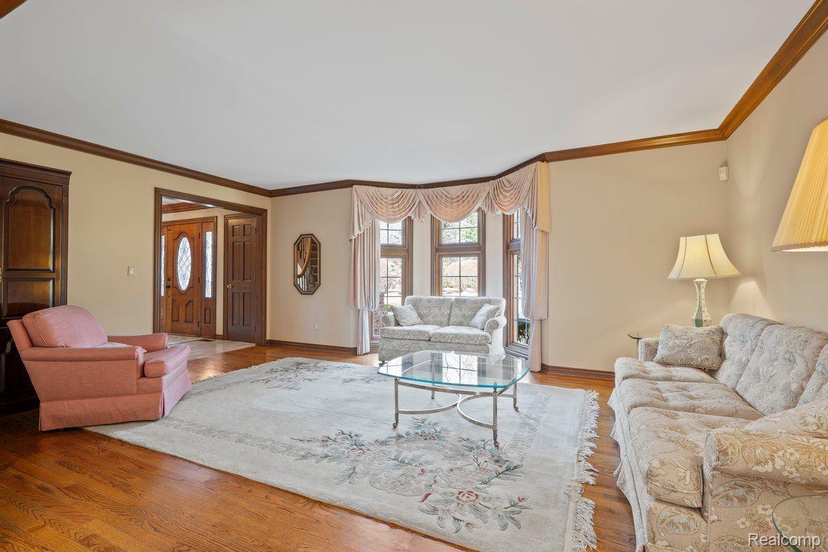 415 W HICKORY GROVE Road