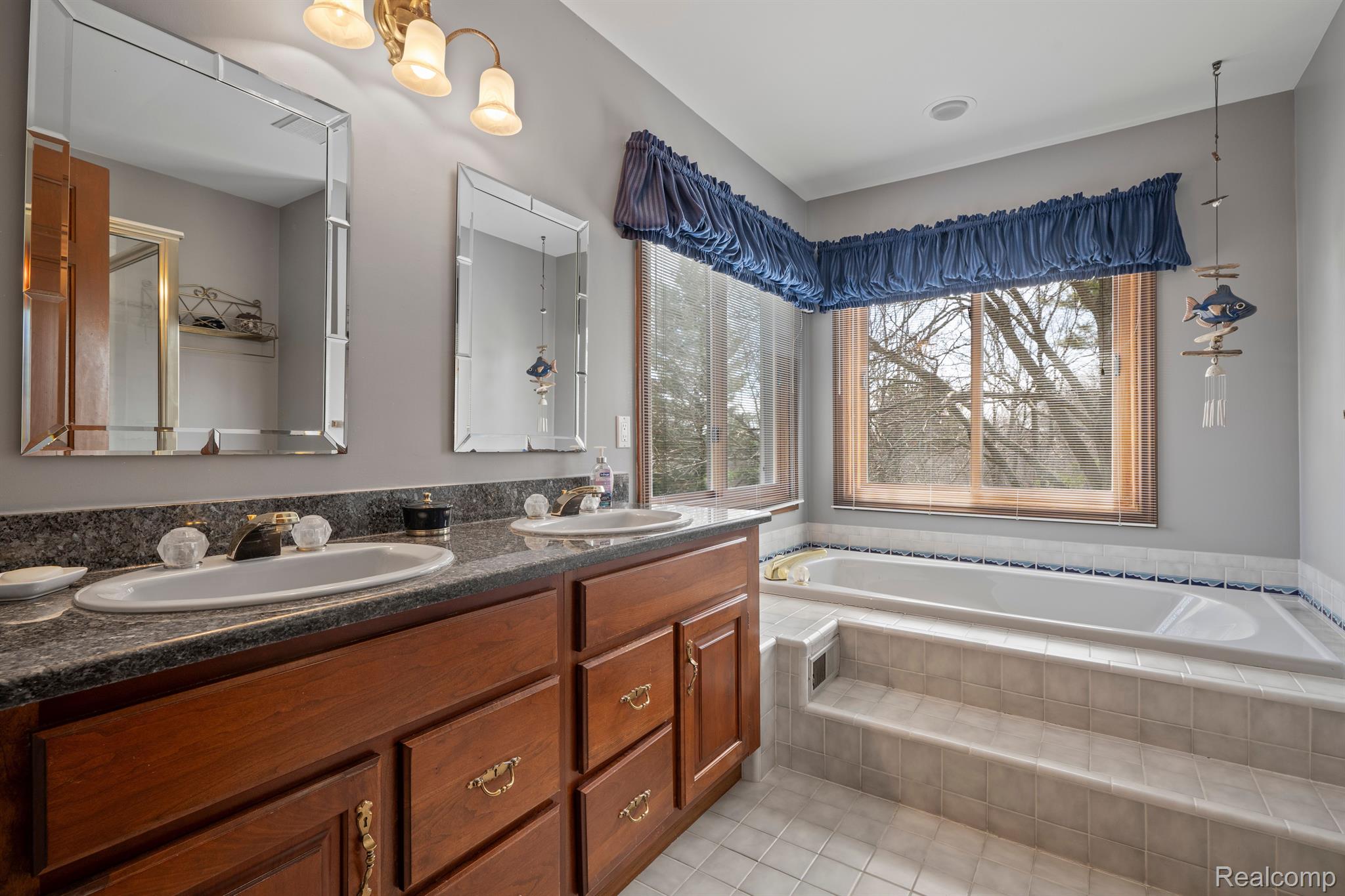 415 W HICKORY GROVE Road