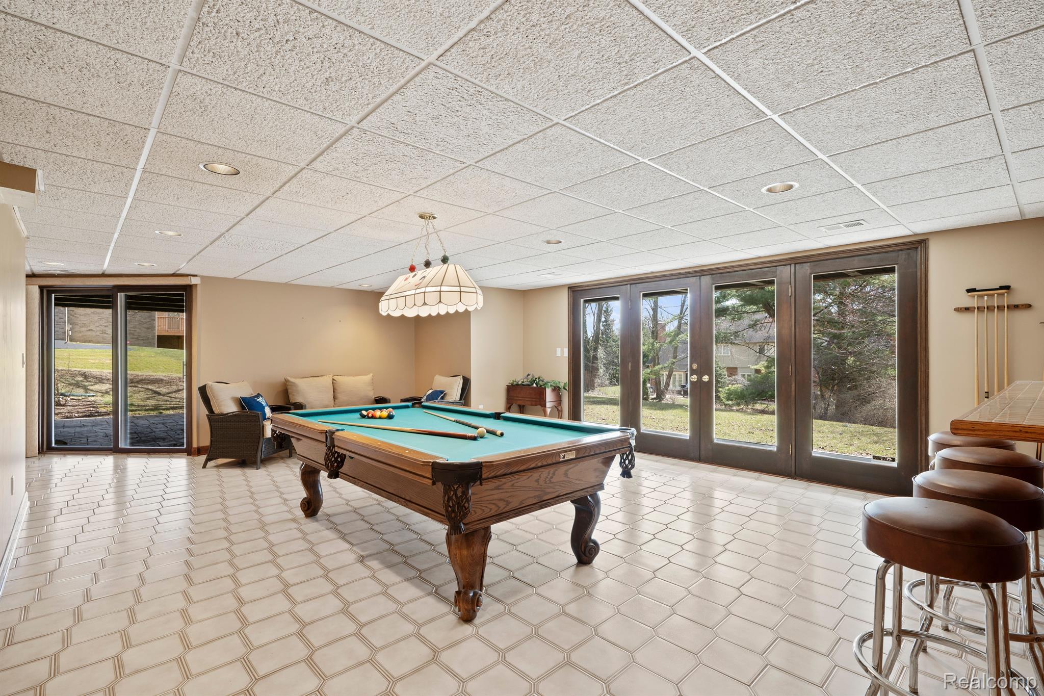 415 W HICKORY GROVE Road