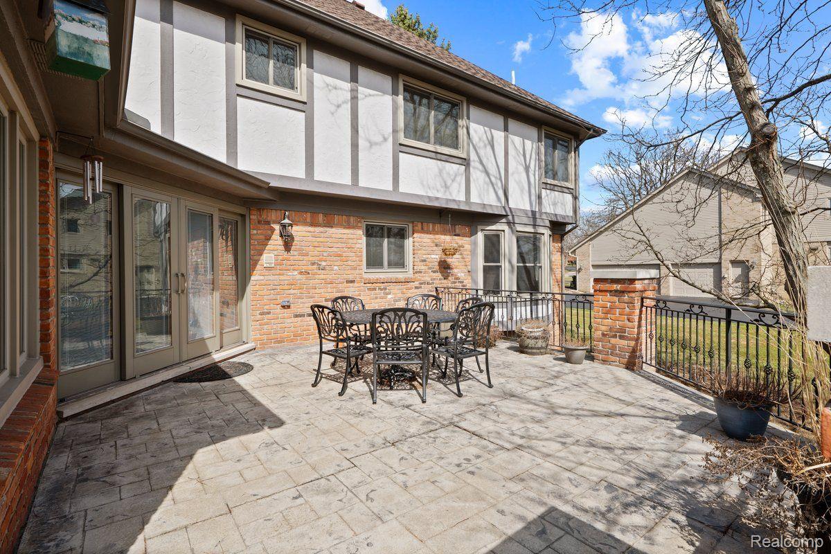 415 W HICKORY GROVE Road