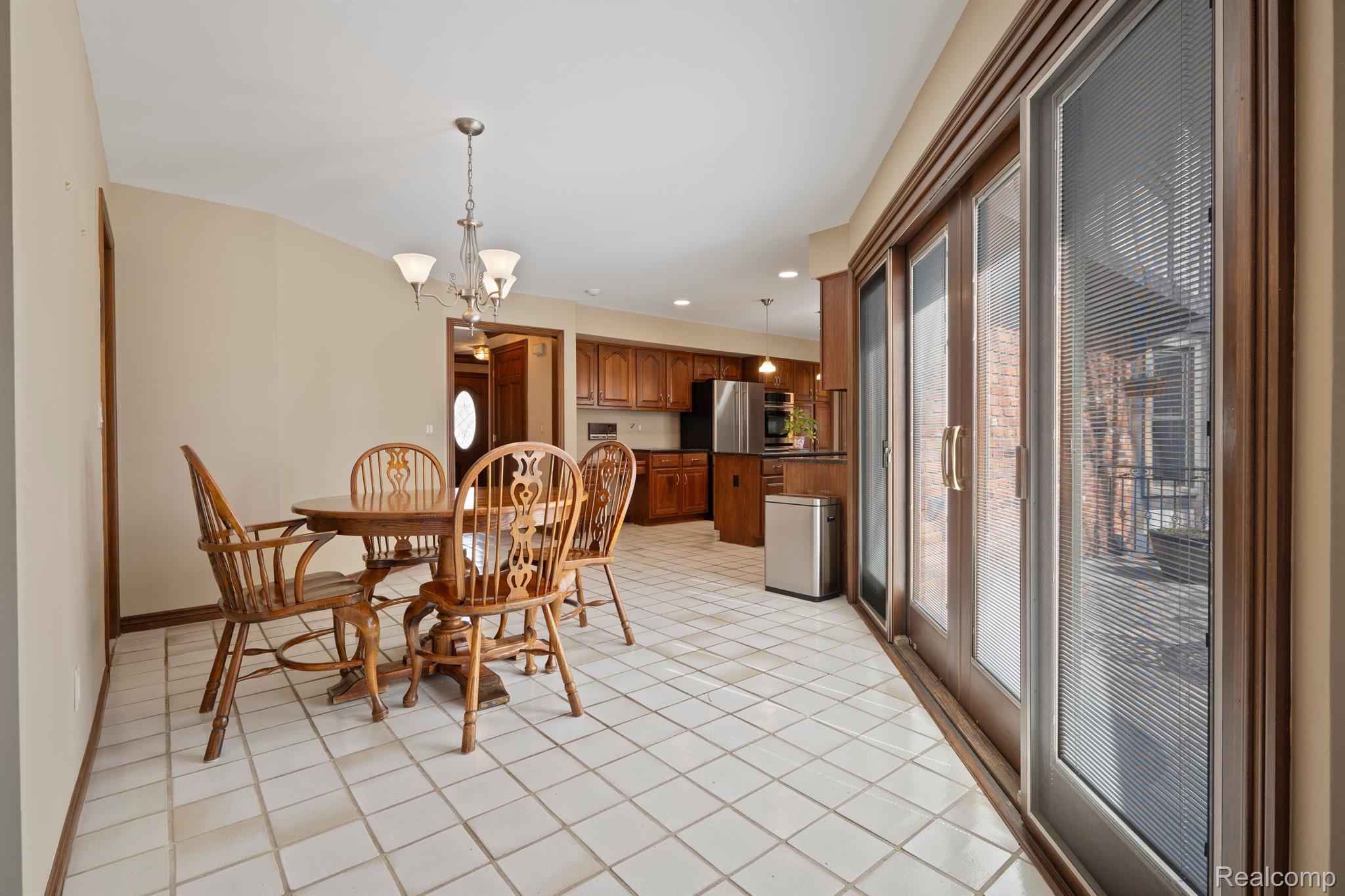 415 W HICKORY GROVE Road