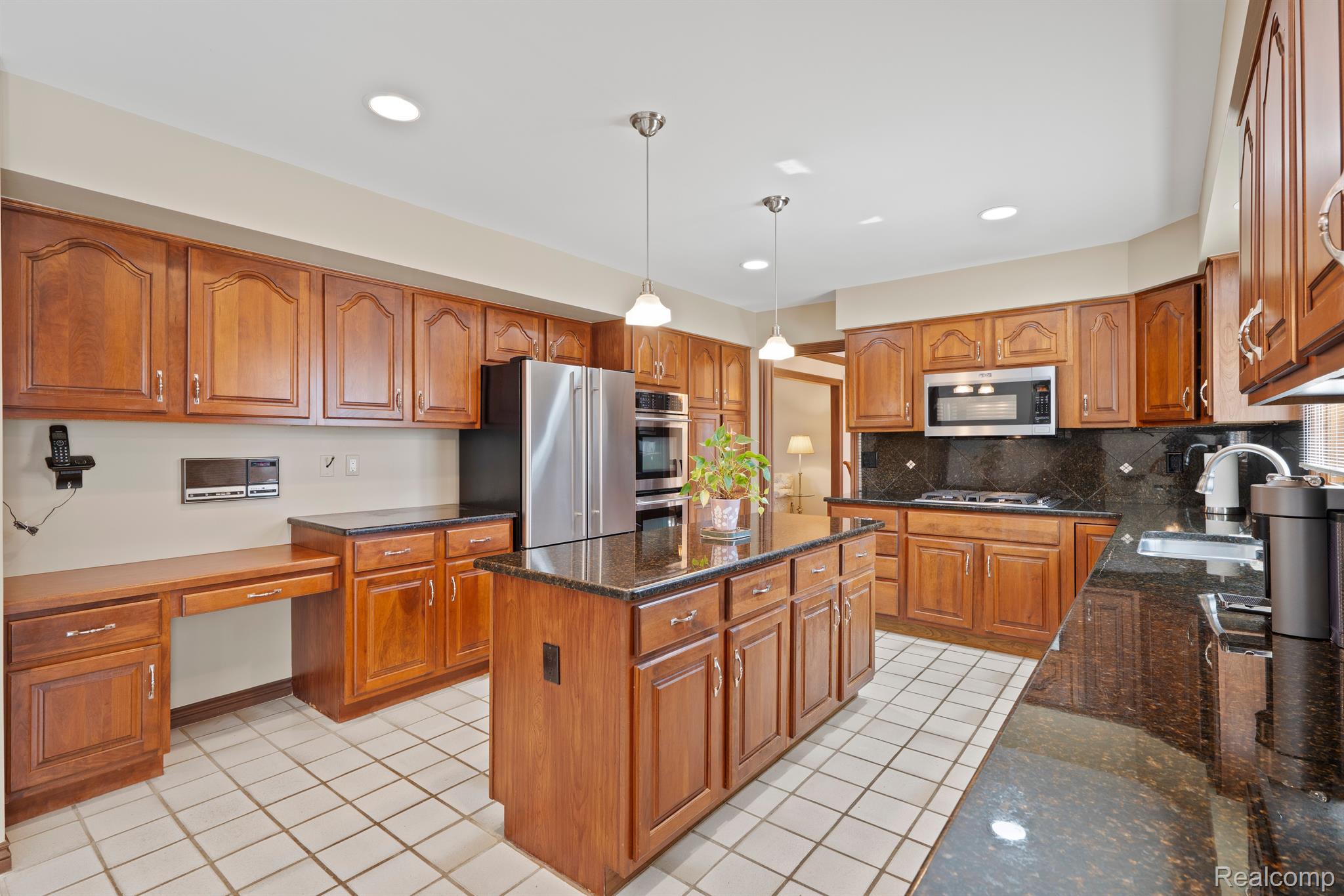 415 W HICKORY GROVE Road