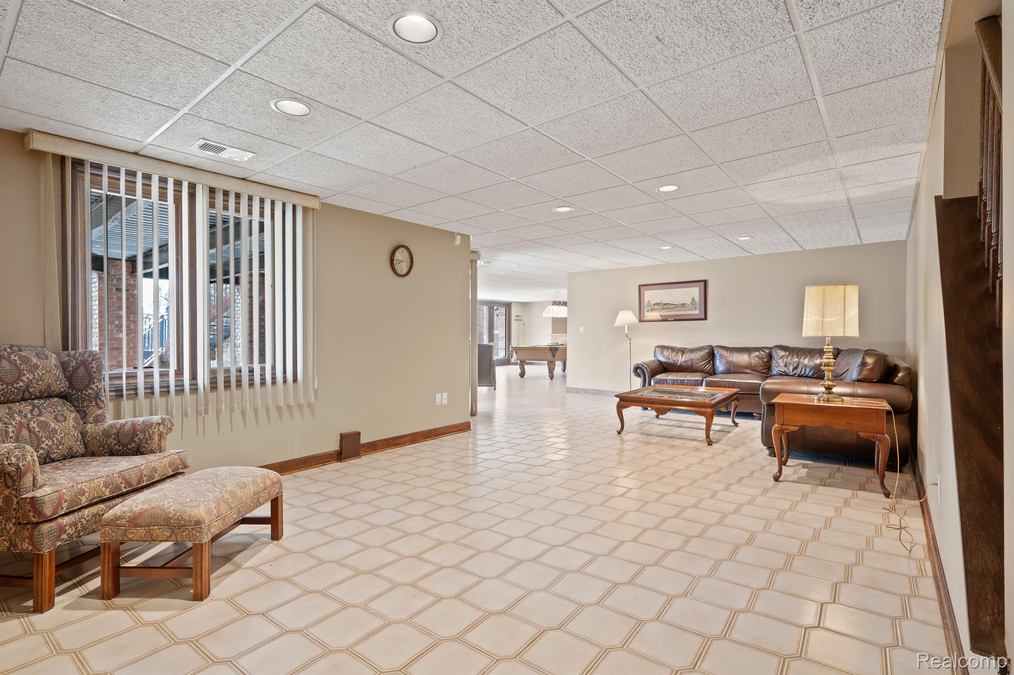 415 W HICKORY GROVE Road