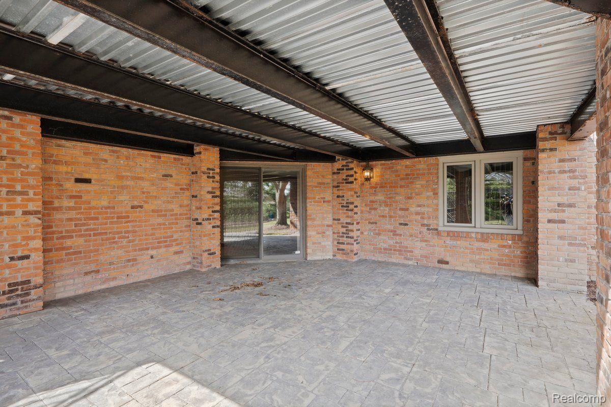 415 W HICKORY GROVE Road