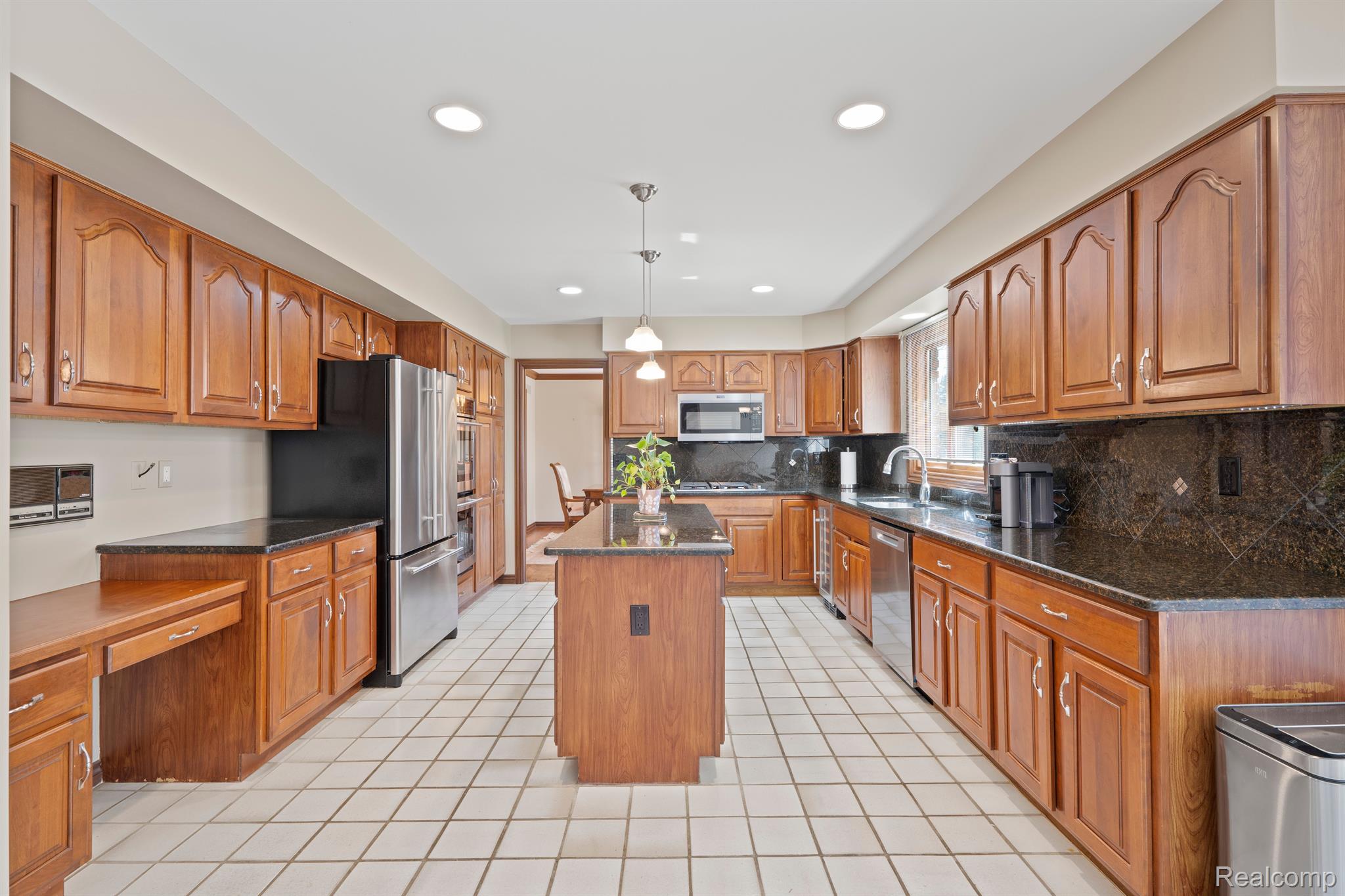 415 W HICKORY GROVE Road