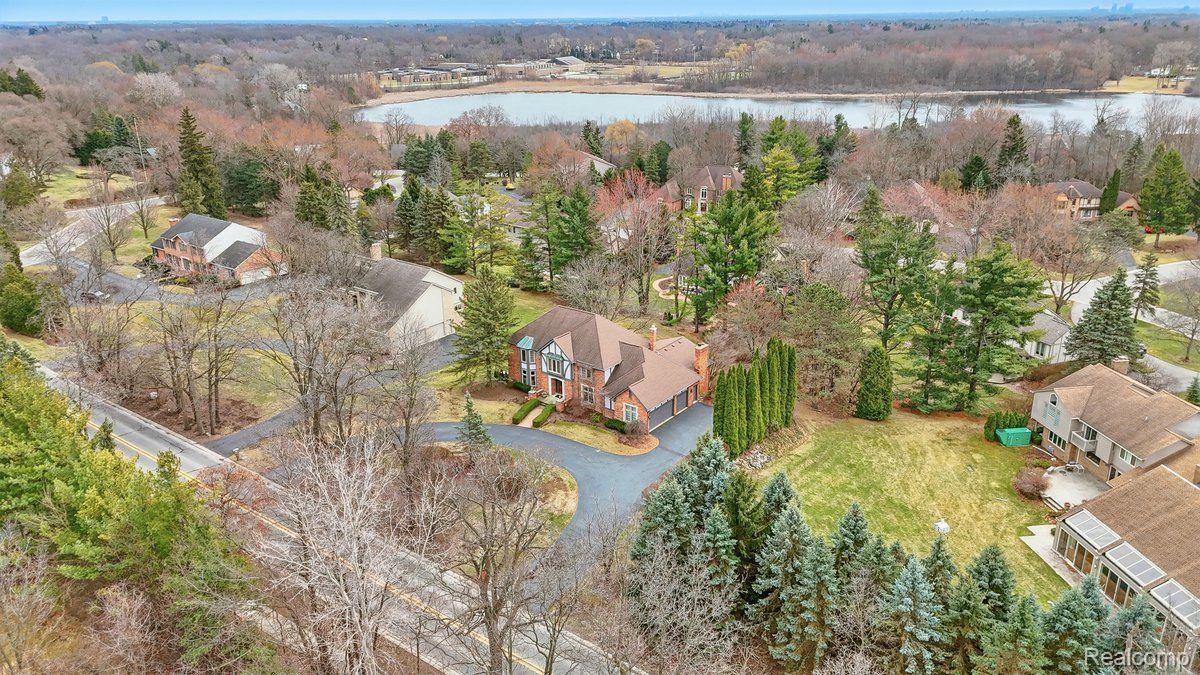 415 W HICKORY GROVE Road