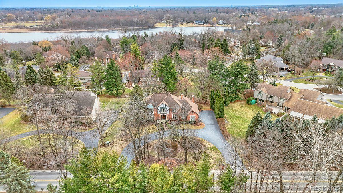 415 W HICKORY GROVE Road