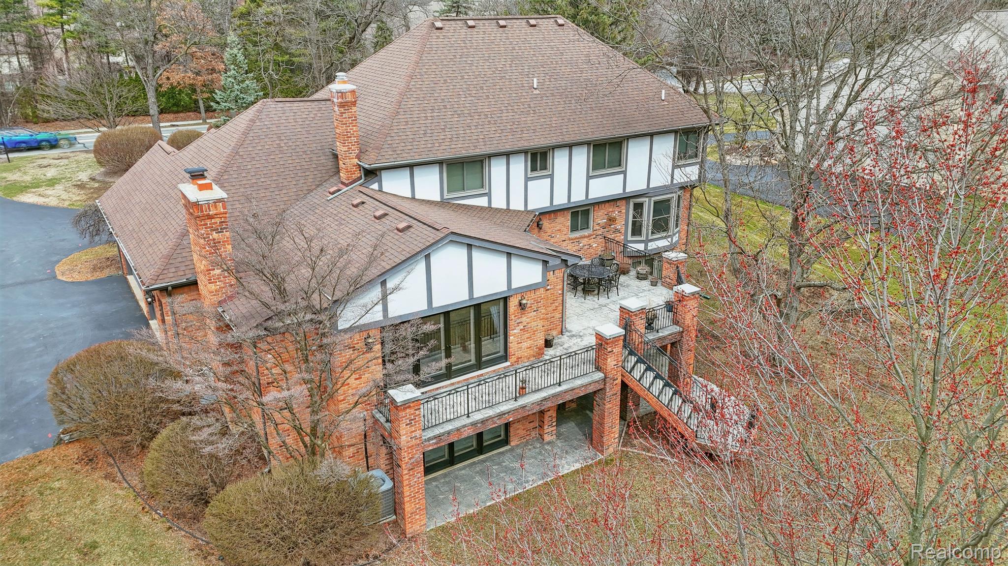 415 W HICKORY GROVE Road