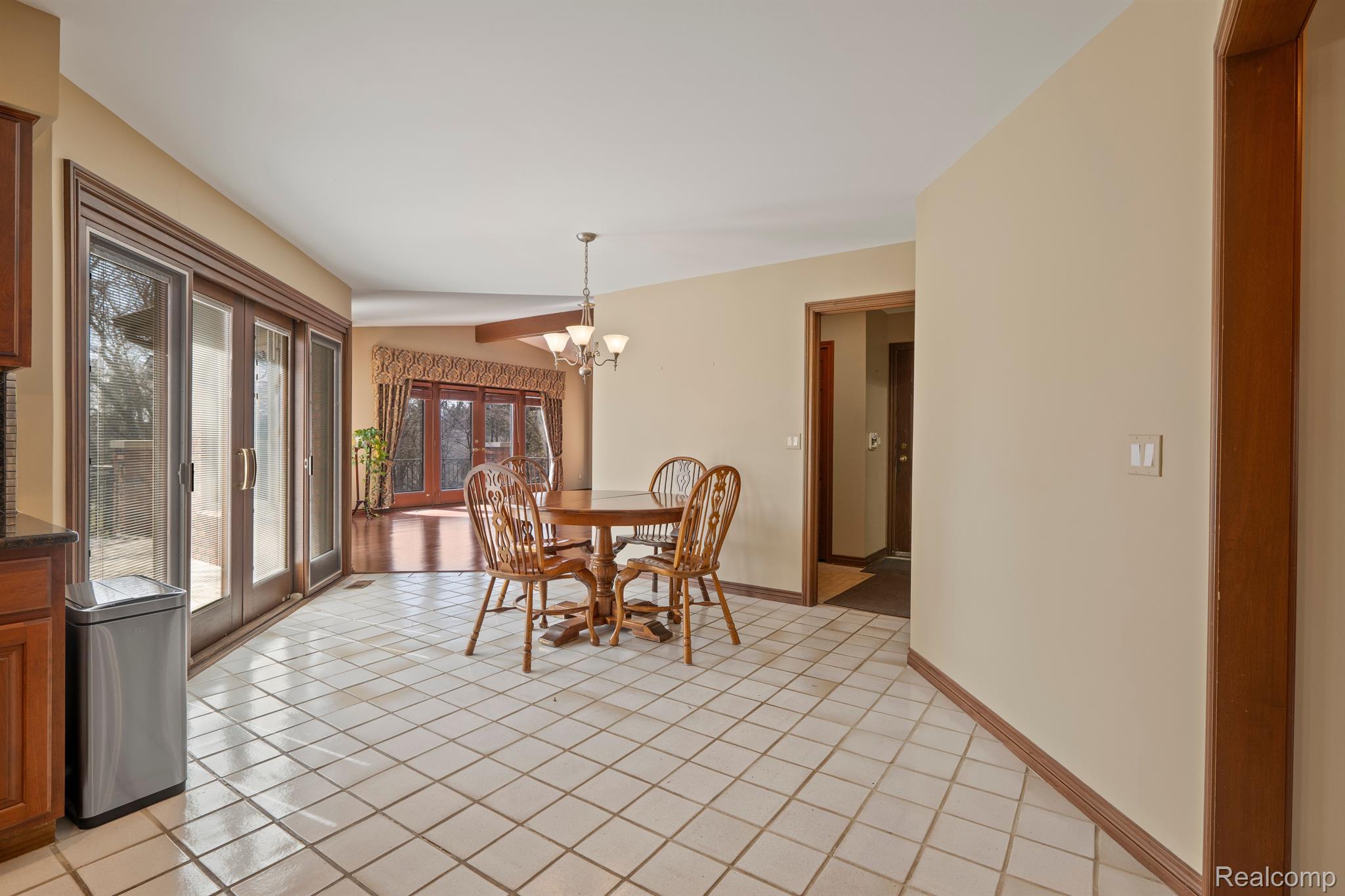 415 W HICKORY GROVE Road