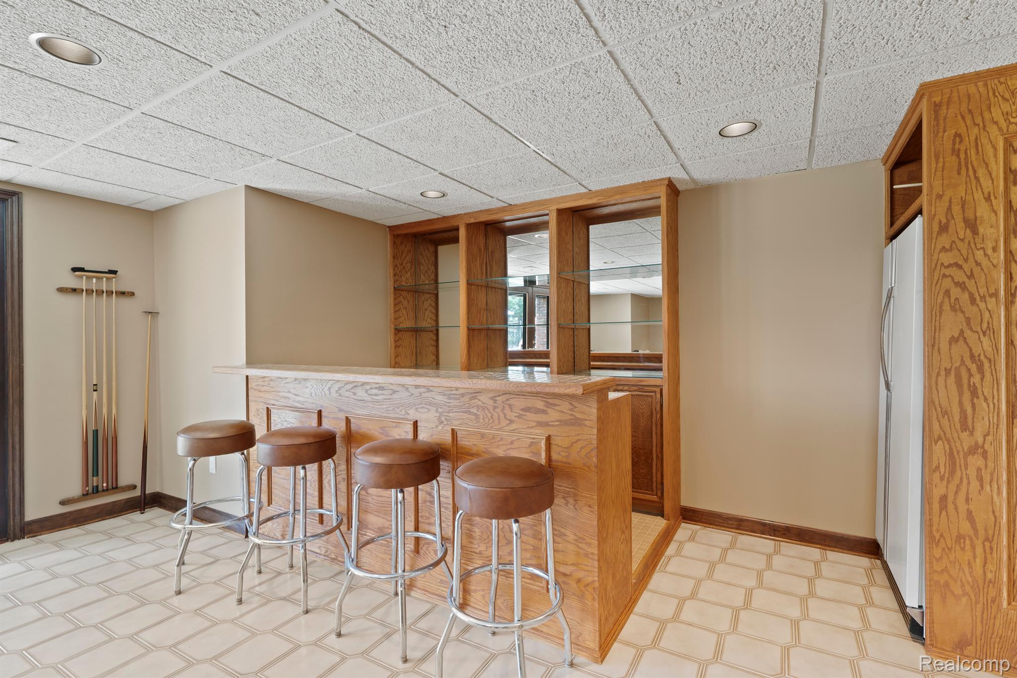 415 W HICKORY GROVE Road