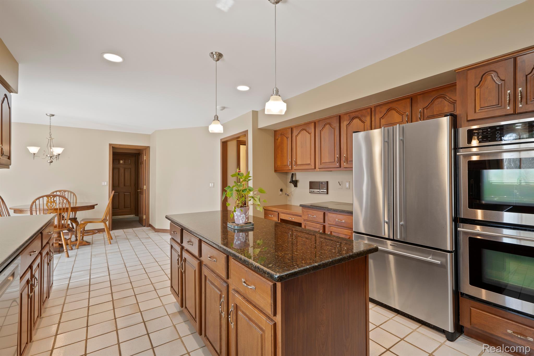 415 W HICKORY GROVE Road