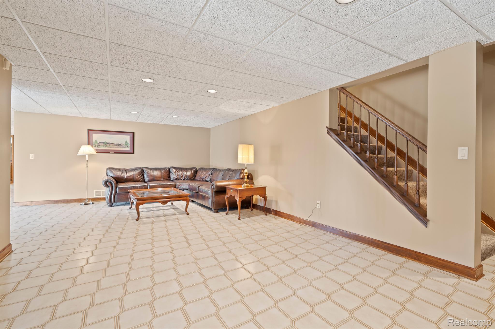 415 W HICKORY GROVE Road