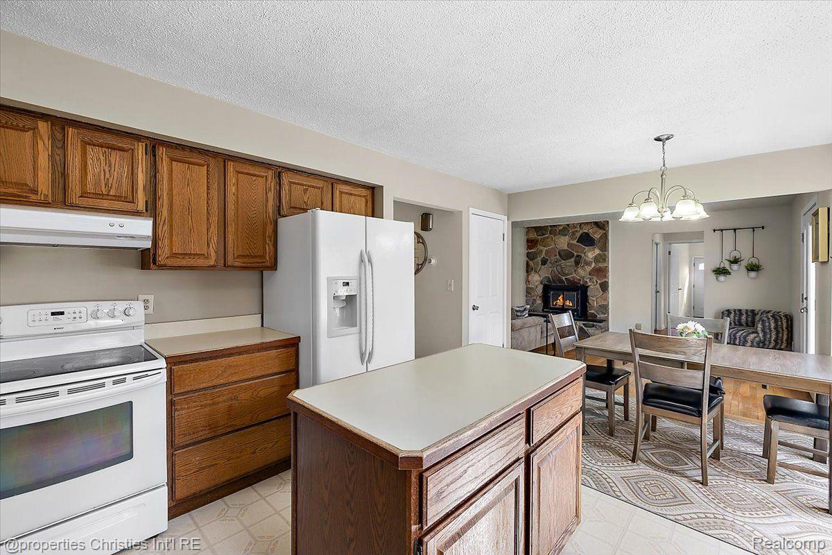 2208 E COON LAKE Trail