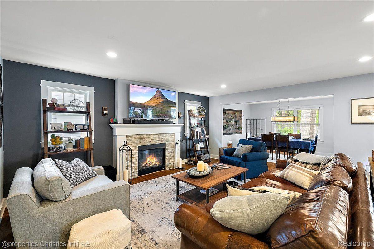 1836 MARYWOOD Drive