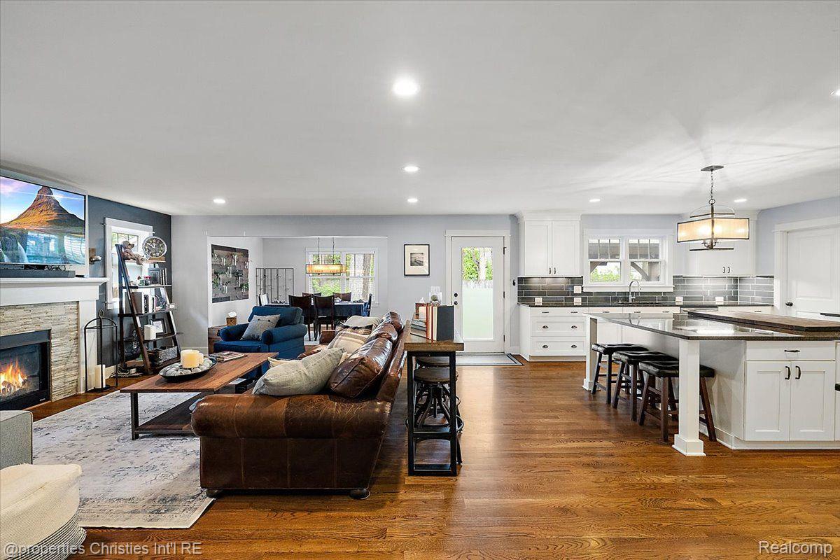 1836 MARYWOOD Drive