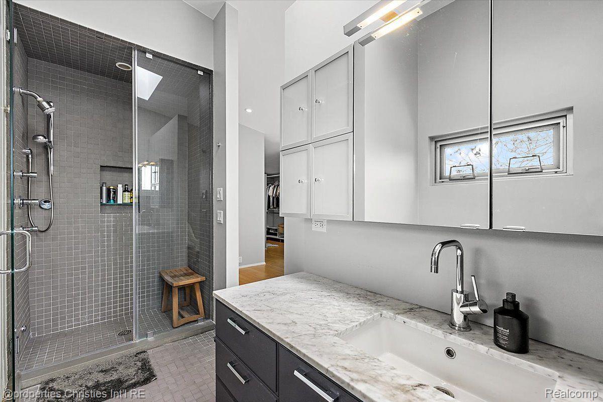 1013 HUMPHREY Avenue