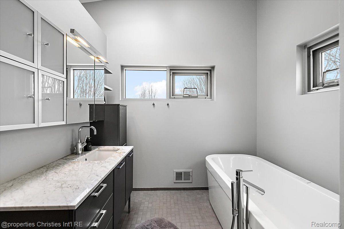 1013 HUMPHREY Avenue