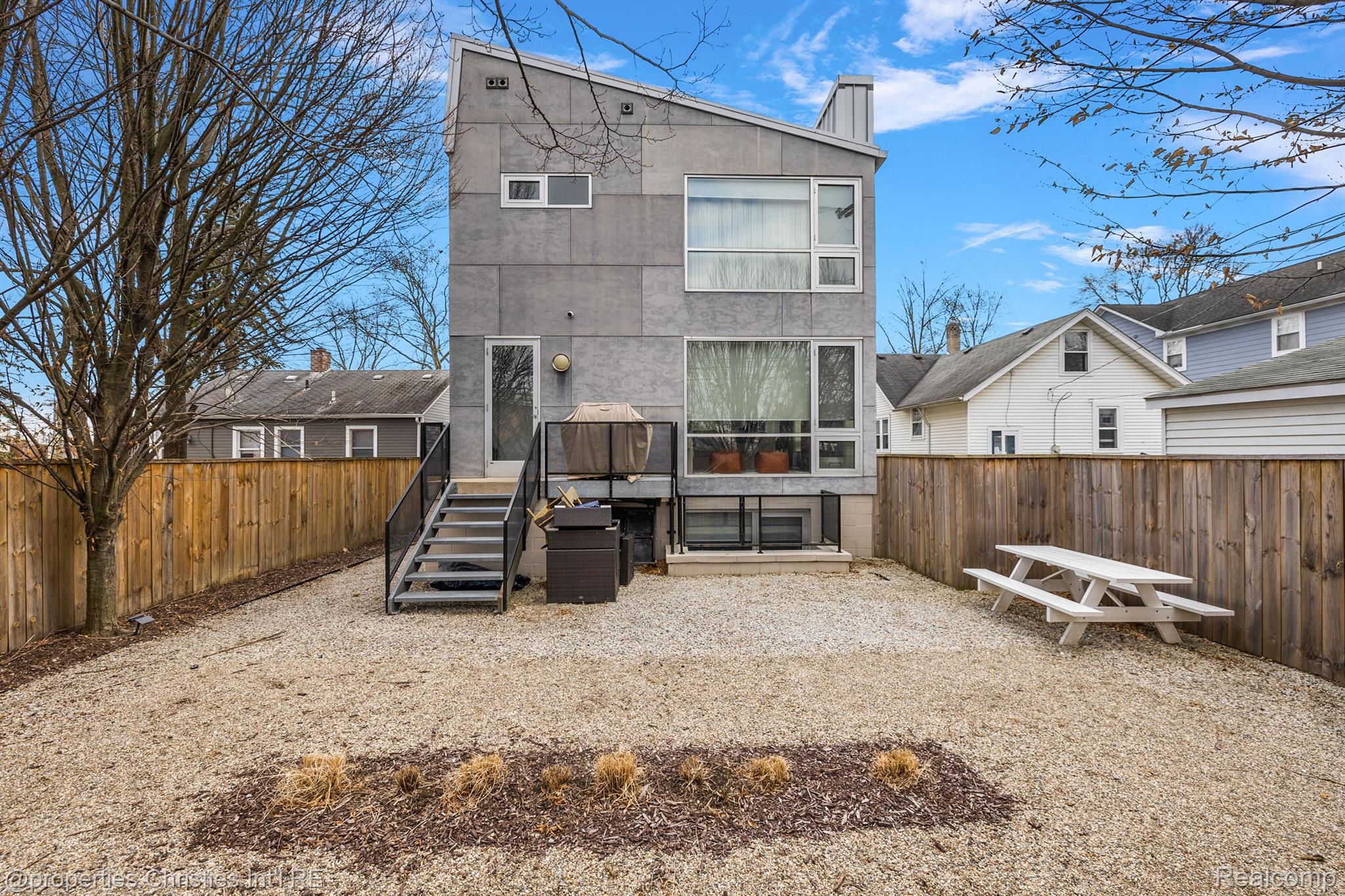 1013 HUMPHREY Avenue