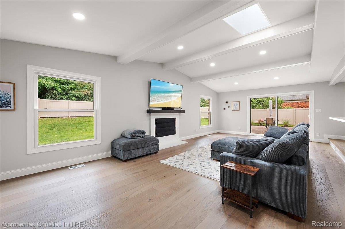 12231 Hillside Drive