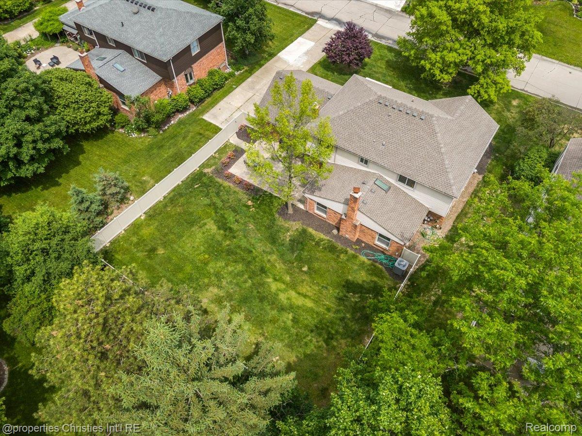 12231 Hillside Drive
