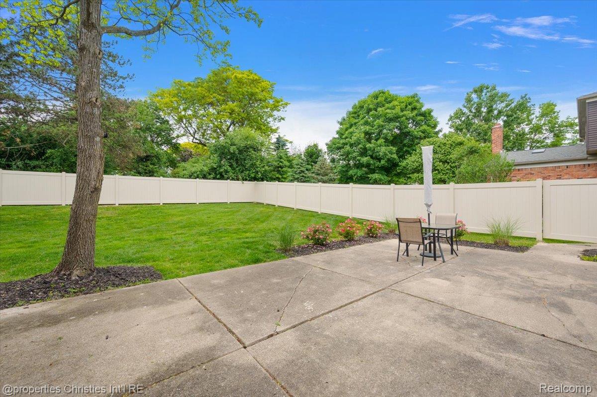 12231 Hillside Drive