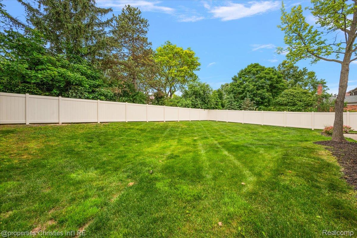 12231 Hillside Drive