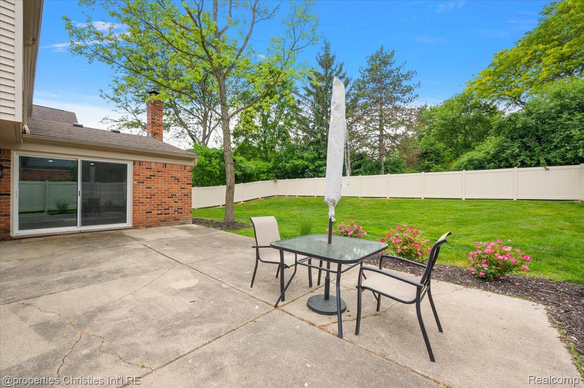 12231 Hillside Drive