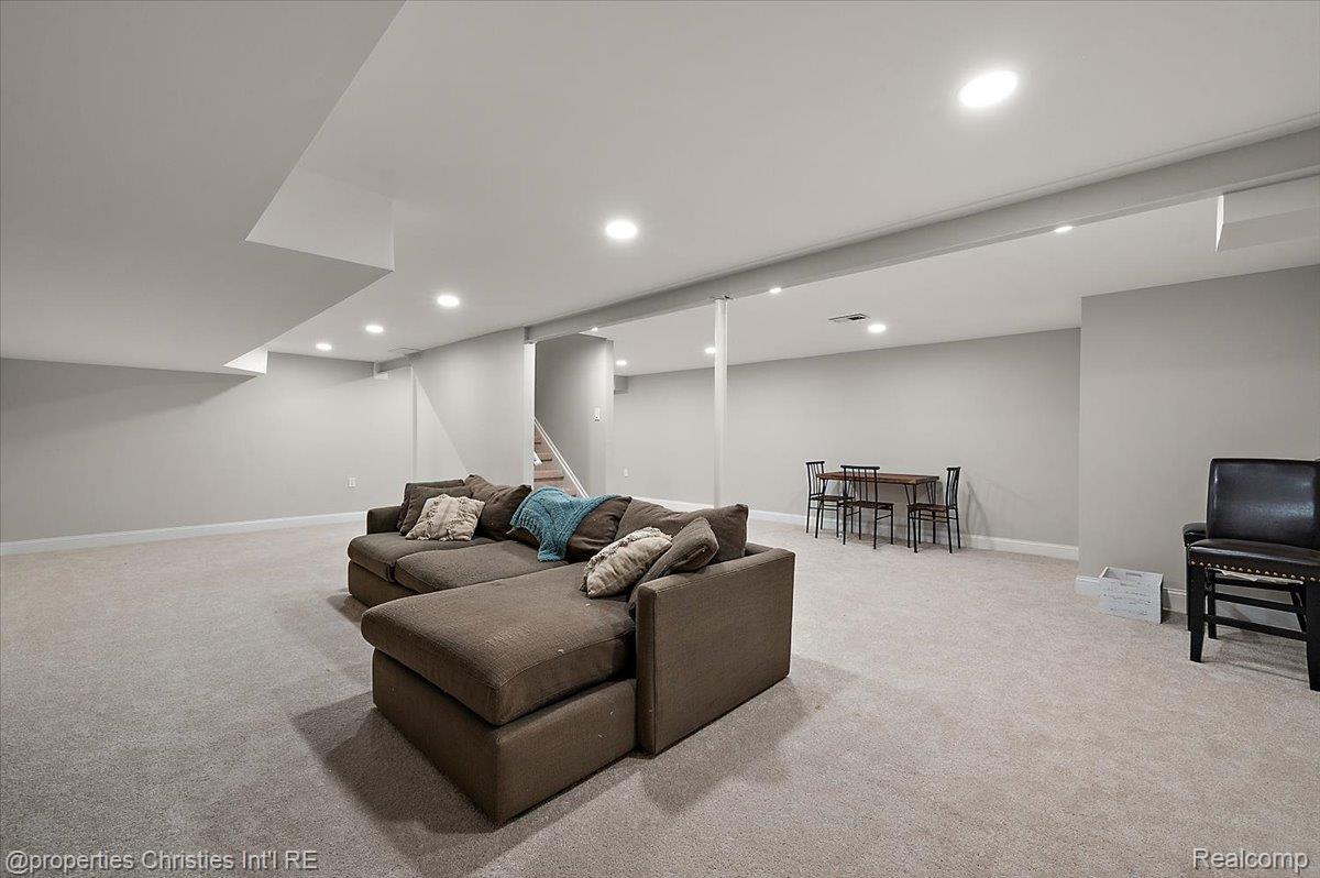 12231 Hillside Drive