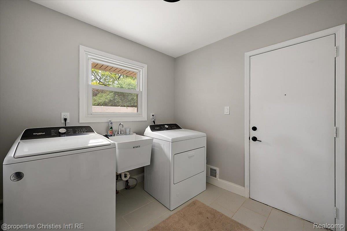 12231 Hillside Drive