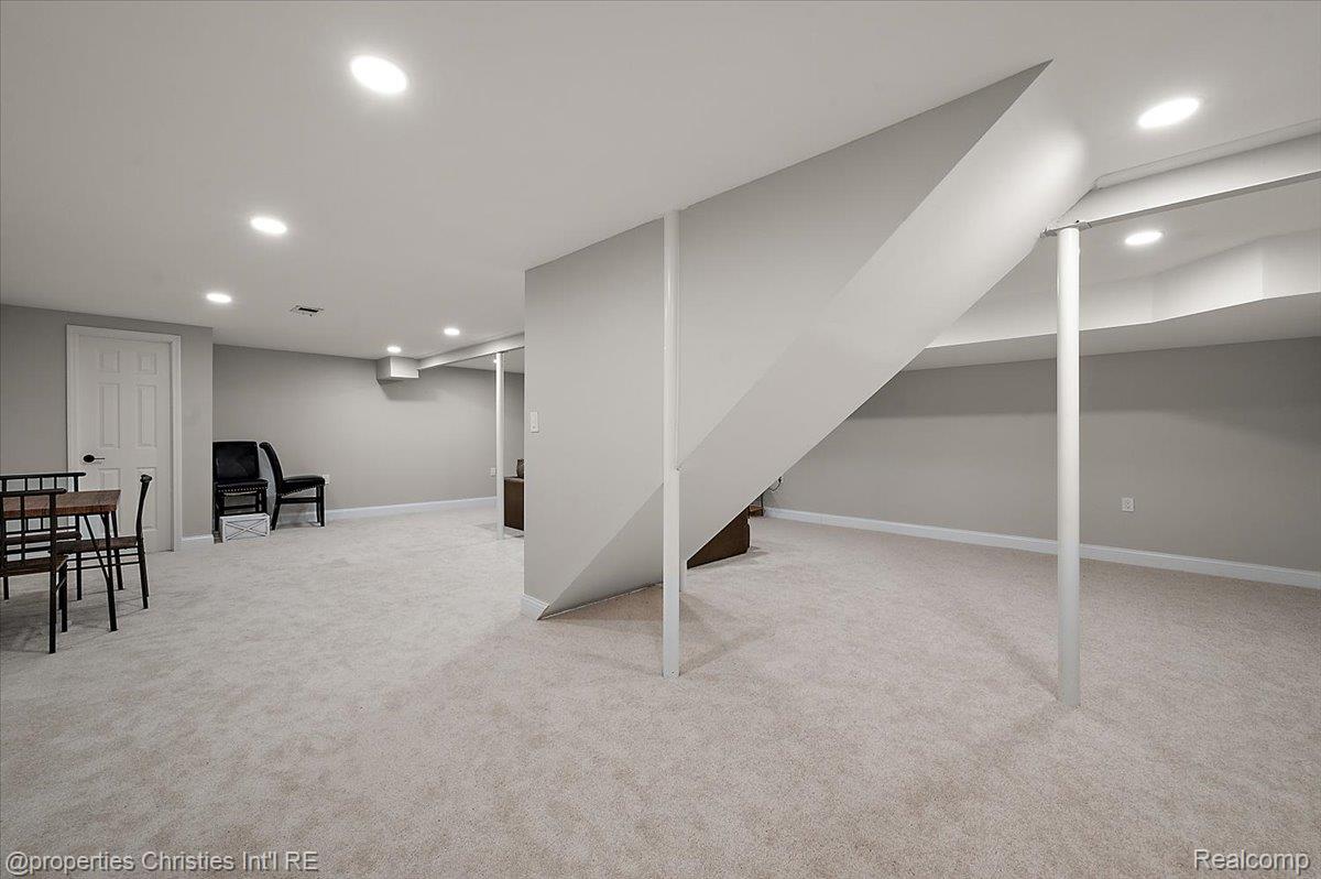 12231 Hillside Drive