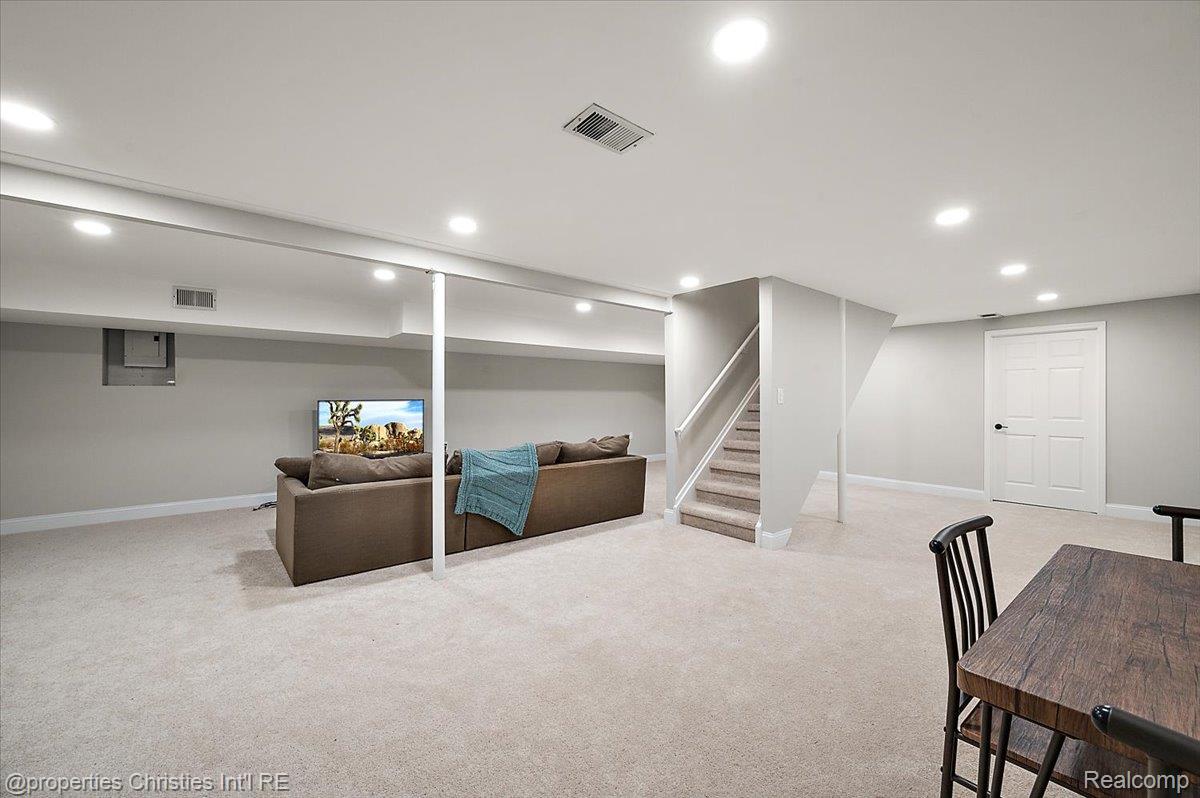 12231 Hillside Drive