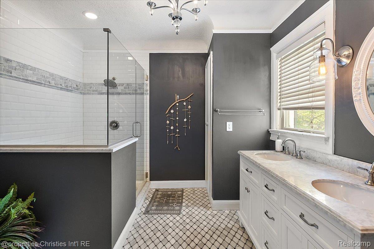 777 Kensington Lane