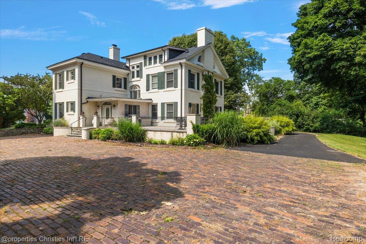 777 Kensington Lane