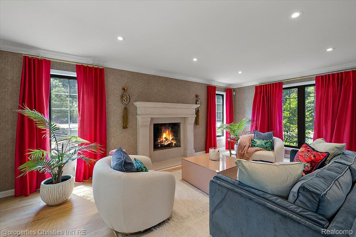 706 Great Oaks Drive
