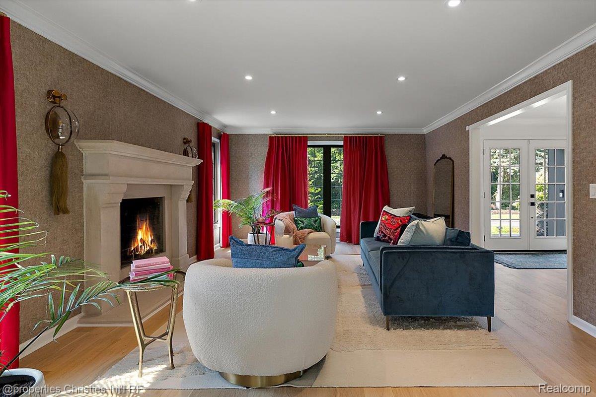 706 Great Oaks Drive